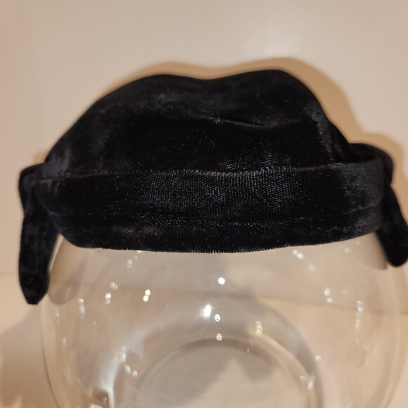Vintage Black Velvet Hat **READ** main image 7